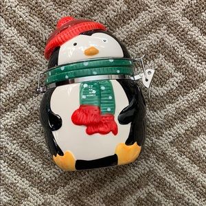 Penguin canister